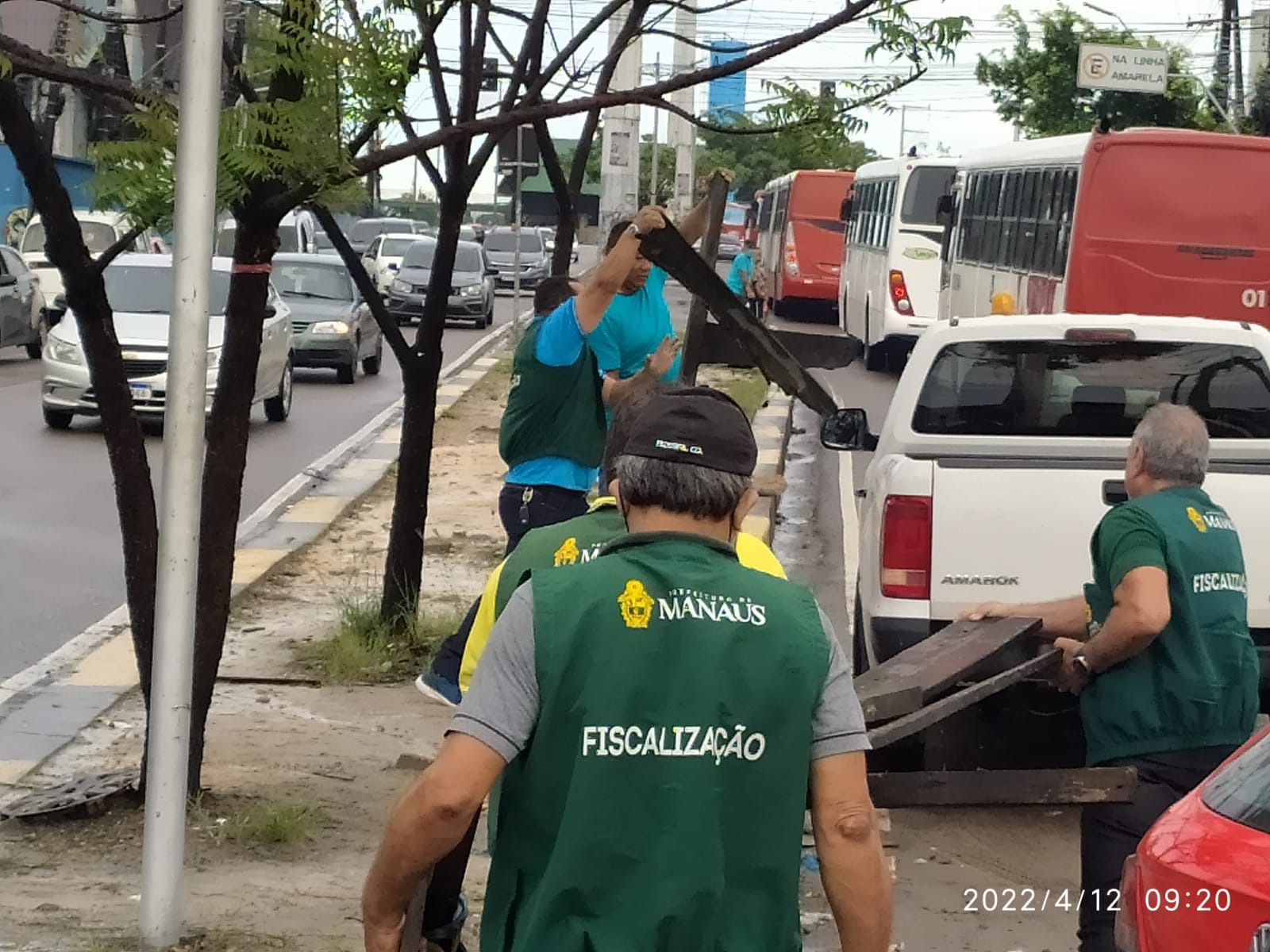 Prefeitura de Manaus realiza operação Calçada Livre e remove mais de