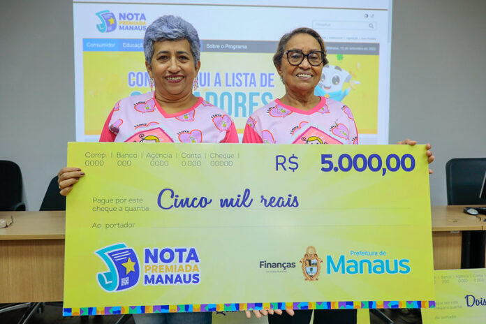 Prefeitura De Manaus Entrega Cheques Simb Licos Aos Ganhadores Do