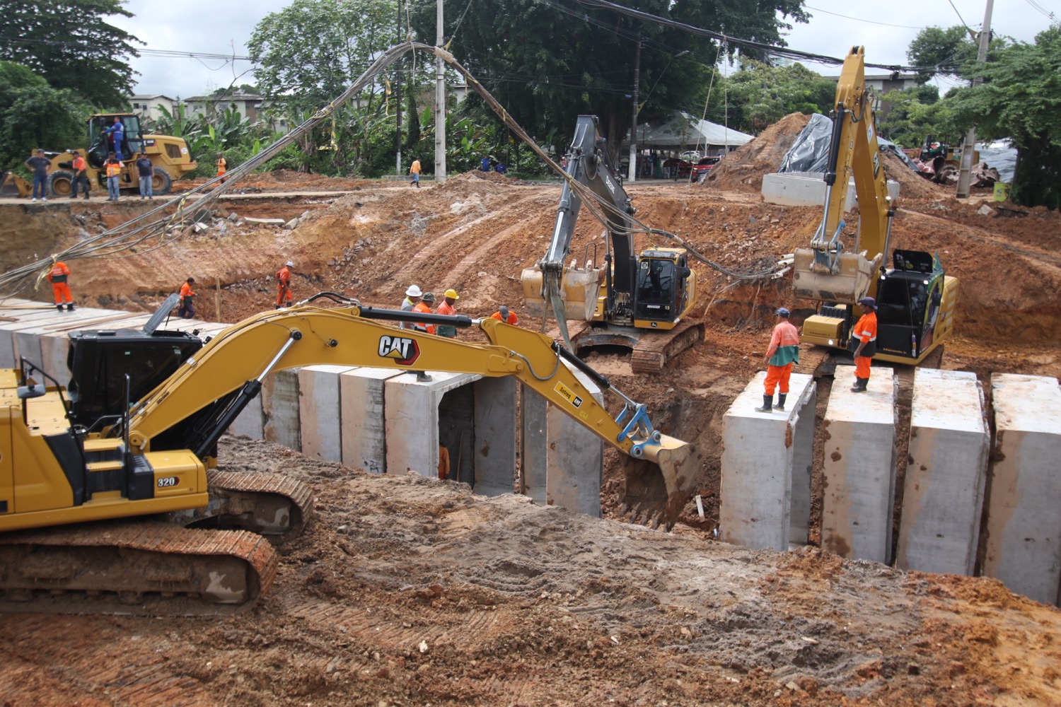 Prefeita Em Exerc Cio Vistoria Terceiro Dia De Obras Na Avenida Djalma