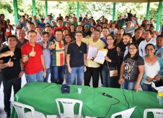 Em Parintins o Ex-Governador David Almeida diz que vai lutar pelo reajuste dos Professores da Seduc.