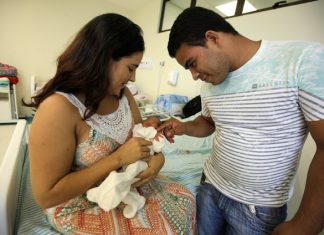 1° PEC de 2018 amplia duração das licenças maternidade e paternidade, adoções passaram a ter o mesmo direito.