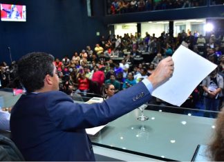 Aleam aprova reajuste dos professores e põe fim à greve – "Esse é um dia histórico", destacou David