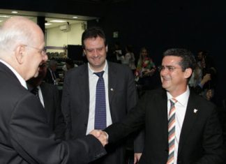 Greve – Professores vão à Aleam, Secretário falta, "Desgoverno abandona a classe, e David Almeida e o Dep. Serafim Correa cobram