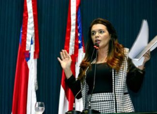 “O Prefeito de Borba Simão Peixoto (SD) é caloteiro, não paga o aluguel onde os alunos da UEA estudam, denuncia Alessandra Campêlo