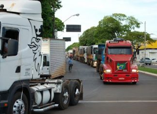 GREVE – Cerca de 700 Mil Caminhoneiros prometem parar segunda (21) em todo Brasil, ninguém aguenta mas tanto aumento no preço do combustível