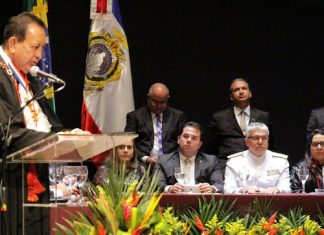 Wilker Barreto prestigia posse do desembargador Yedo Simões, no Teatro Amazonas