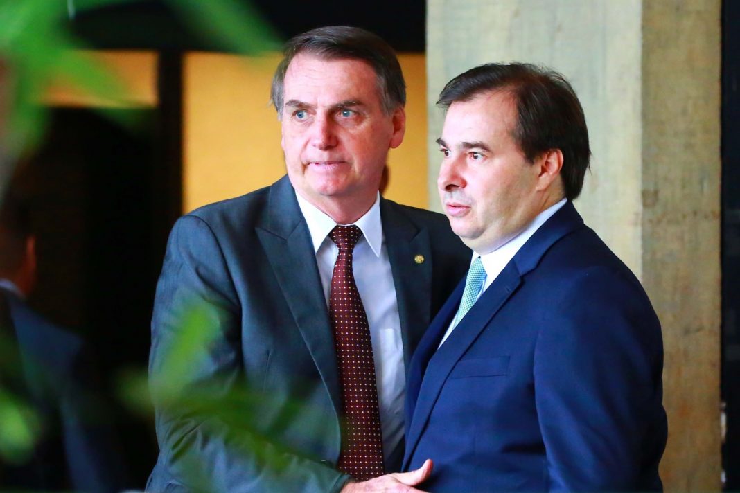 BOLSONARO SE REÚNE COM MAIA EM BRASÍLIA.
