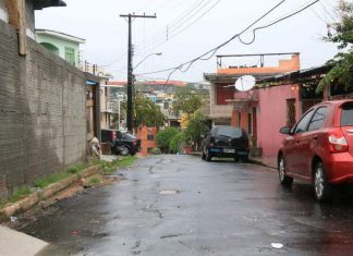 Homem é morto por vizinhos com mais de 15 facadas no Morro da Liberdade, em Manaus
