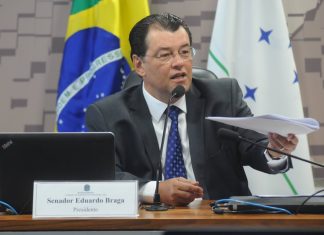 Eduardo agenda reuniões em Brasília em busca de ajuda para as famílias vítimas do incêndio no Educandos