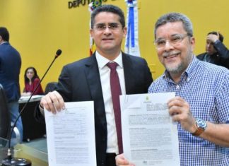 David Almeida assina termo de cooperação para a realização de um curso de pós-gradução em processo legislativo e teoria política com a UEA