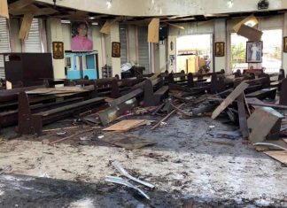 Bombas explodem em igreja católica nas Filipinas durante missa de domingo