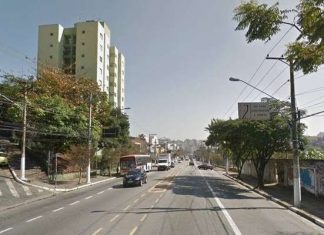 Mãe joga filha de três anos pela janela do quinto andar e se joga em seguida