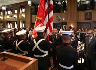 Imprensa, as escolas e as faculdades sofrem interferência da esquerda, diz Bolsonaro ao falar sobre o Contingenciamento