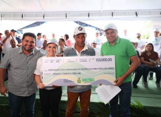 Fundo de Promoção Social do Governo do Amazonas entrega cheque de R$ 133 mil para Associação de Agricultores em Barreirinha
