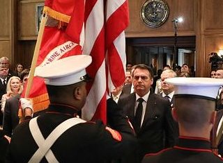 Bolsonaro manda jornalista da Folha de São Paulo voltar para faculdade, veja o vídeo