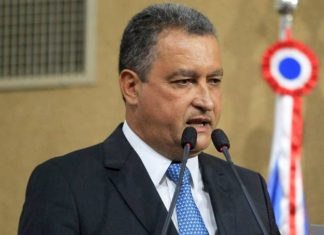 Governador do PT decide cortar salário dos professores que estão em greve