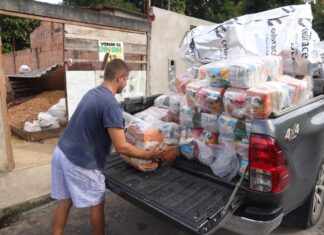 Governo do Amazonas entrega 100 cestas básicas para Associação Orquídeas LGBT do Amazonas