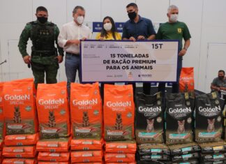 Entrega de 15 toneladas de ração a protetores de animais marca avanços na causa animal no Amazonas