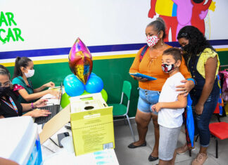 Prefeito inaugura pontos de vacinação contra Covid-19 para crianças em escolas municipais e anuncia retorno das aulas presenciais no dia 14/2