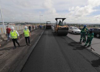 Wilson Lima vistoria obras do novo pavimento da ponte Jornalista Phelippe Daou e dos primeiros 34 km da AM-070