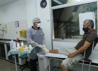 Pacientes diabéticos recebem atendimento multiprofissional no Programa Pé Diabético
