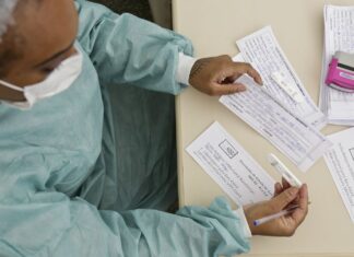 Brasil chega a 28,7 milhões de casos de covid-19 e 649,3 mil mortes