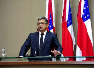 Juíza eleitoral de Iranduba cassa os mandatos do prefeito Augusto Ferraz e Robson Adriel