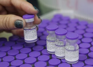 Governo do Amazonas recebe 75 mil doses de vacinas contra Covid-19
