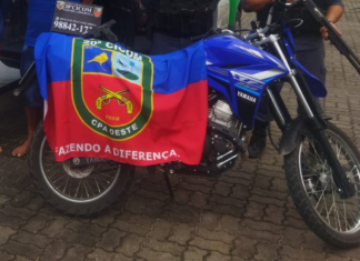 Em ação do Sistema “Paredão”, PMAM prende dois indivíduos, apreende uma arma de fogo e uma moto