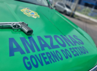 Polícia Militar detém dupla com arma de fogo no Centro de Manaus