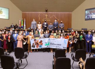 Defensoria celebra 32 anos de existência e recebe homenagem da Aleam