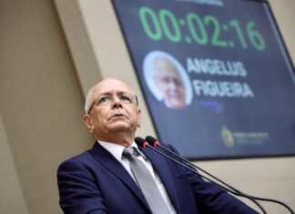 Angelus Figueira fica indignado ao ouvir acusações contra povo do interior do Amazonas