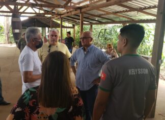 Menezes visita comunidades com vocação para turismo em Novo Airão, mas que não possuem energia elétrica