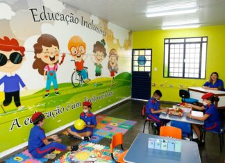 Governo do Amazonas inaugura sala inclusiva durante comemoração de 31 anos de escola estadual no bairro Compensa