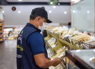 Procon-AM apreende mais de 30 Kg de produtos em supermercado no Centro de Manaus