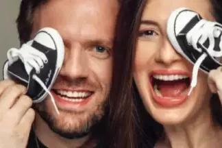 Vídeo: Marido emociona a web ao fazer clipe em homenagem à esposa e filho que morreram em parto