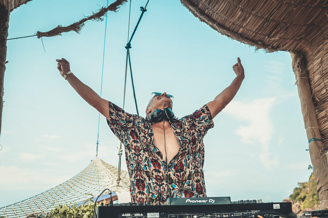 Drelirium, projeto musical de Dre Guazzelli, debuta na label de David Hohme com "Dreams" e "Dos Ojos". Ouça já!