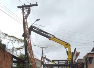 Bairro Monte das Oliveiras recebe novos postes, transformador e rede elétrica