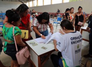 Governo do Amazonas dá início à entrega do Auxílio Enchente em Caapiranga