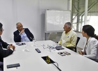 Comitiva do Governo visita empresa referência em injeção plástica no Polo Industrial de Manaus