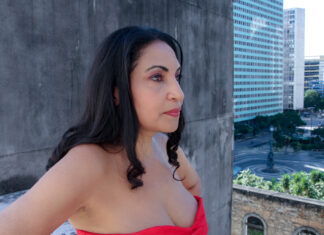 Eliana Printes celebra a vida em show no teatro manauara