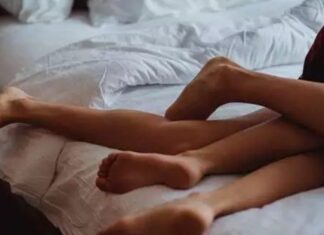 Casal esquece câmera ligada e transmite vídeo de sexo ao vivo para igreja