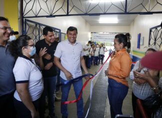 Em Parintins, Wilson Lima entrega unidade de ensino e alcança a marca de 400 escolas revitalizadas na rede estadual