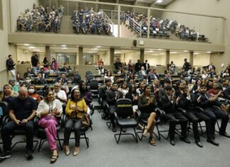 Estudantes da rede estadual tomam posse na 14ª edição do programa Parlamento Jovem