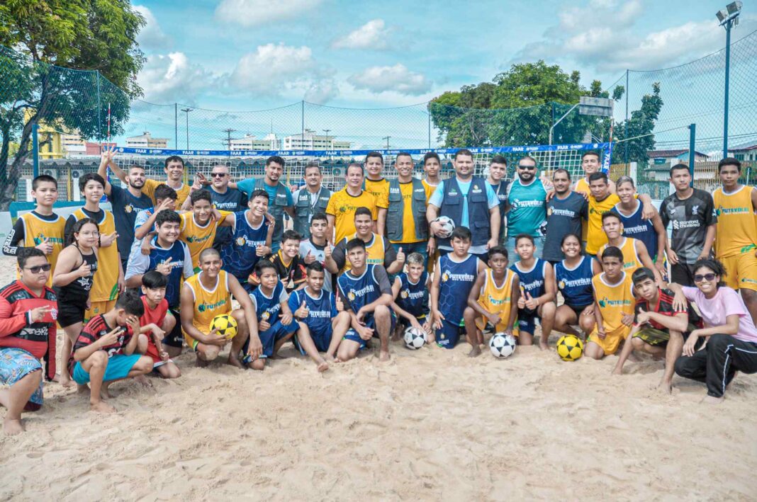 Alunos do Mais Futevôlei nos Bairros foto Rudson Renan Faar