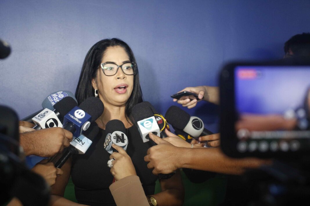 DELEGADA JOYCE COELHO_FOTO MAYARA VIANA