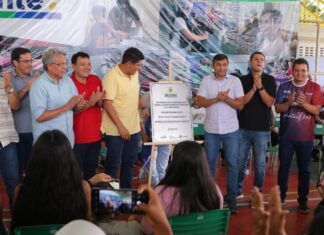 Wilson Lima inaugura iluminação em LED e anuncia investimentos na Vila Amazônia, em Parintins
