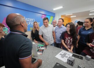 Wilson Lima entrega laboratórios de robótica em escolas estaduais de Apuí e Humaitá