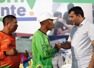 Tricicleiros de Parintins recebem novos uniformes e triciclos reformados para o Festival 2022