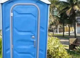 Homem é preso ao furtar banheiro  químico para fazer sexo com namorada